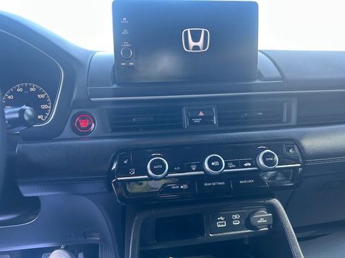 Used 2024 Honda Pilot Touring image 22