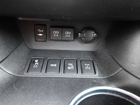 Used 2019 Toyota Highlander XLE AWD/4WD image 10