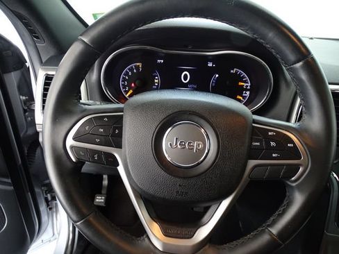Used 2018 Jeep Grand Cherokee Laredo AWD/4WD image 5