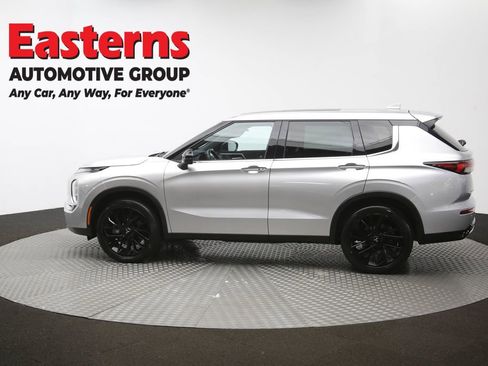 Used 2022 Mitsubishi Outlander SE image 60