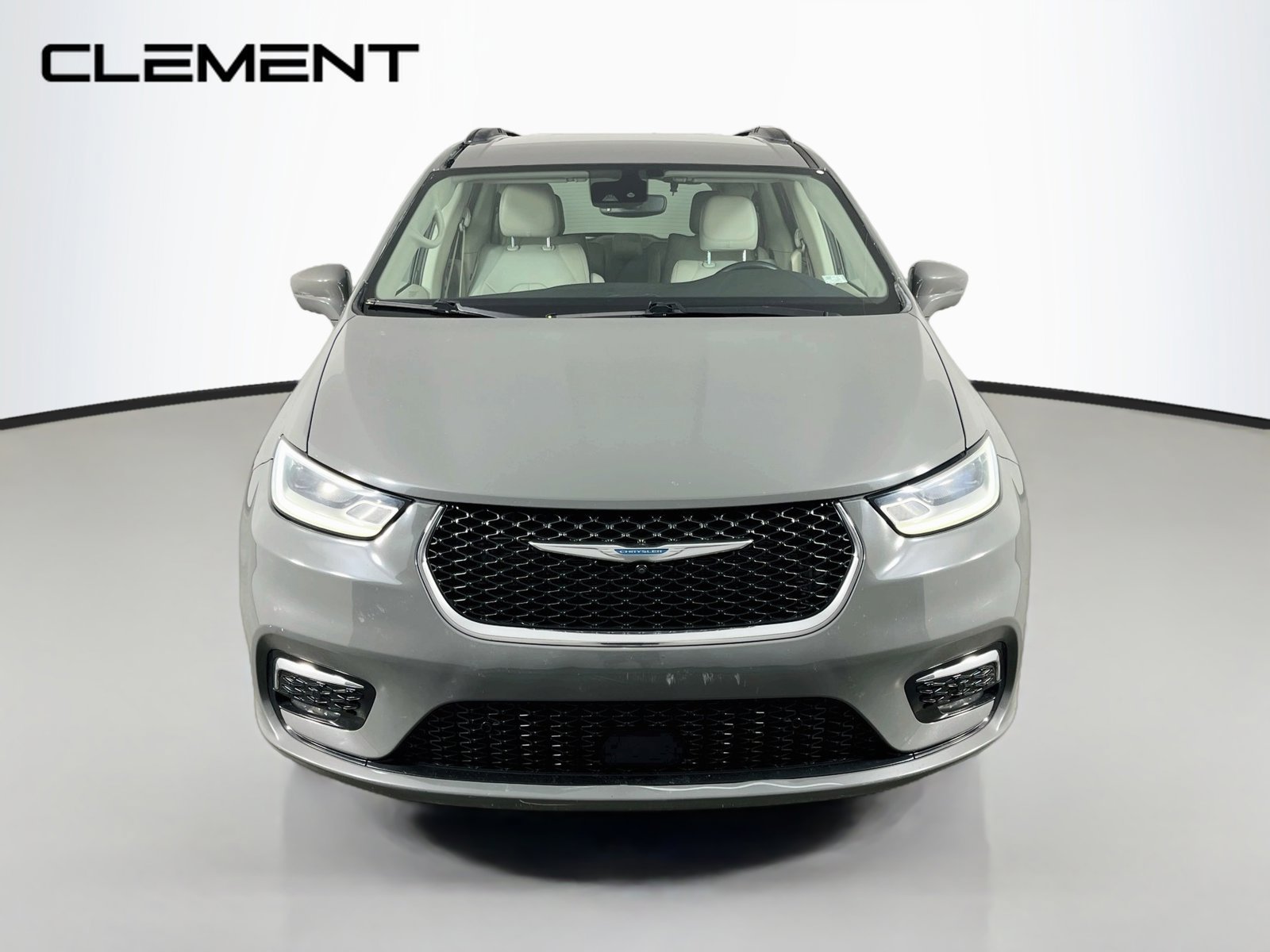 Used 2021 Chrysler Pacifica Touring-L FWD image 2