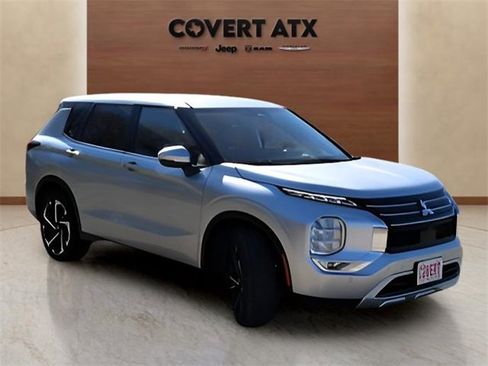 Used 2024 Mitsubishi Outlander SE image 7