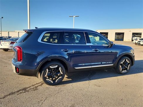 New 2025 Kia Telluride S image 2