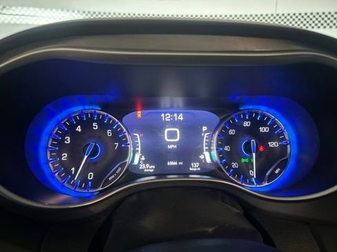 Used 2024 Chrysler Pacifica Touring-L FWD image 19
