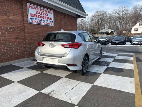 Used 2017 Toyota Corolla iM image 3