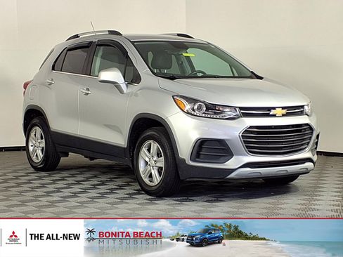 Used 2020 Chevrolet Trax LT w/ LT Convenience Package AWD/4WD image 1
