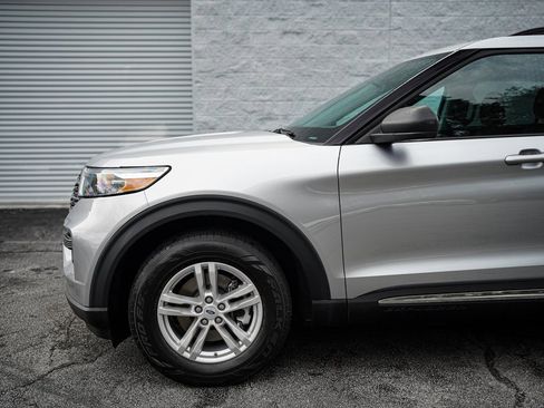 Used 2023 Ford Explorer XLT image 10