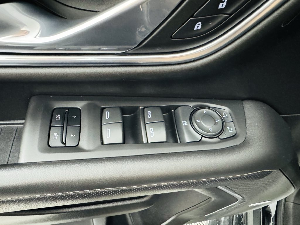 Used 2021 GMC Yukon XL SLT AWD/4WD image 8