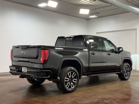Used 2024 GMC Sierra 1500 AT4 w/ Technology Package AWD/4WD image 4