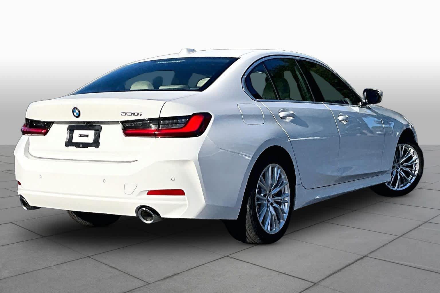 Used 2024 BMW 330i Sedan w/ Premium Package RWD image 12