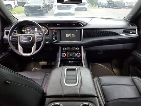 Used 2022 GMC Yukon XL Denali image 11