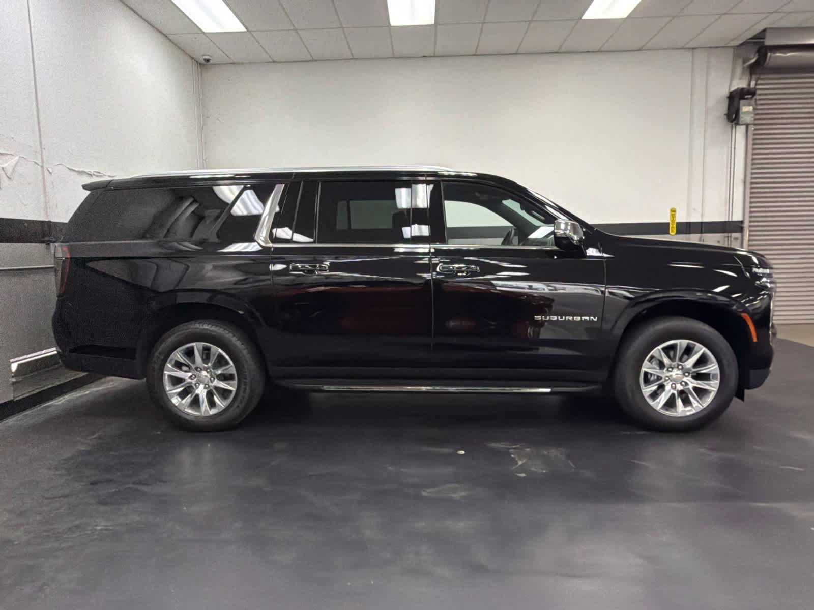 Used 2025 Chevrolet Suburban Premier w/ Sun And Tow Package AWD/4WD image 3