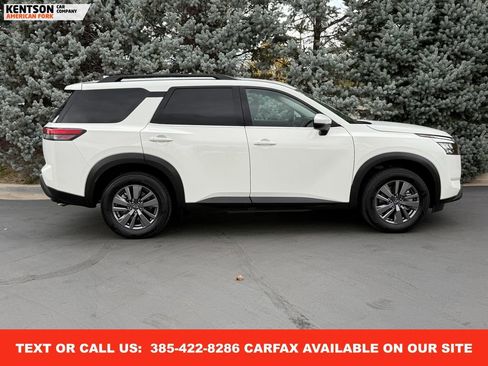 Used 2025 Nissan Pathfinder SV image 10
