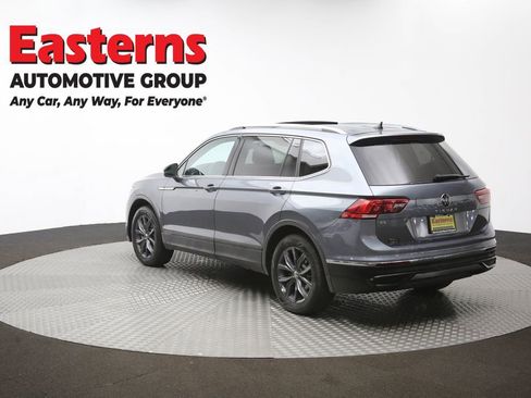 Used 2022 Volkswagen Tiguan SE w/ Panoramic Sunroof Package image 65