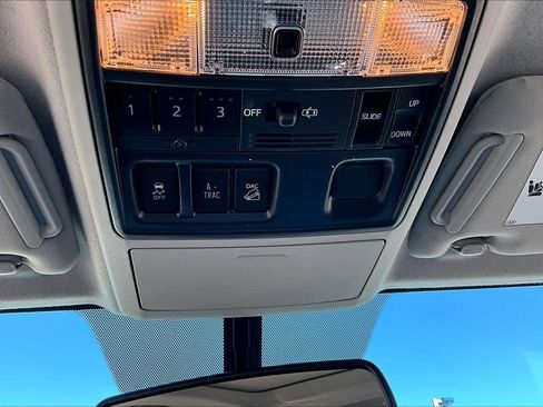 Used 2018 Toyota 4Runner SR5 Premium AWD/4WD image 32