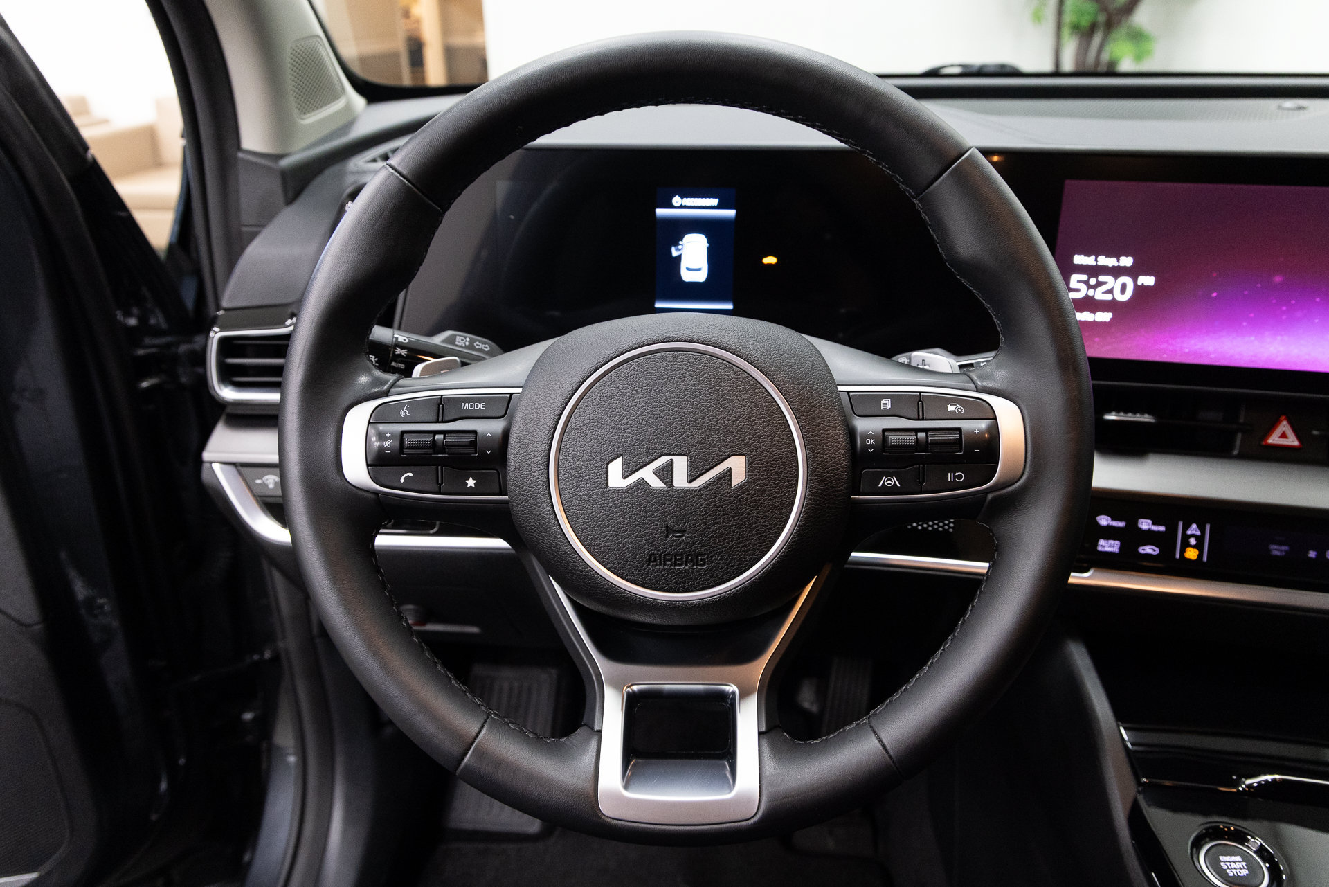 Used 2023 Kia Sportage EX AWD/4WD image 16