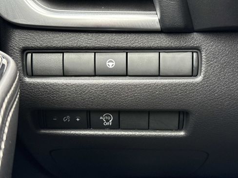 Used 2023 Nissan Rogue SV image 12