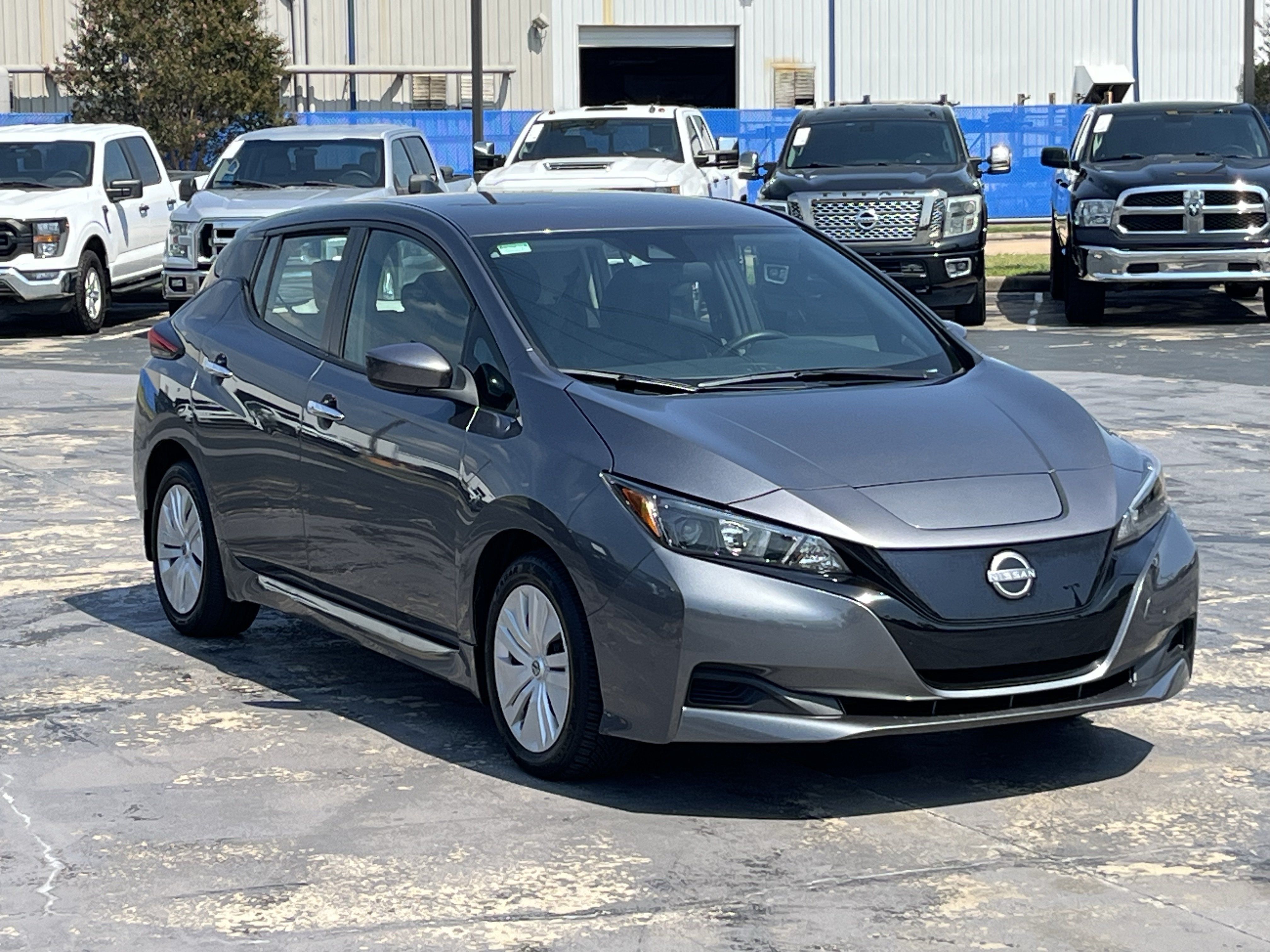 Used 2025 Nissan Leaf S FWD image 5