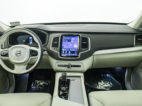 Certified 2025 Volvo XC90 B5 Core w/ Climate Package AWD/4WD image 15