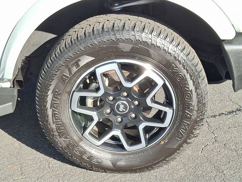 Certified 2022 Ford Bronco Outer Banks image 8