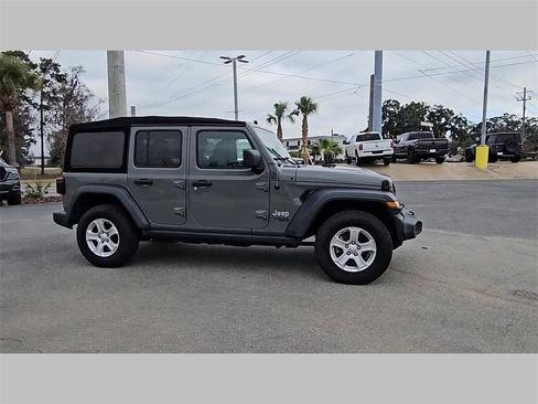 Used 2018 Jeep Wrangler Unlimited Sport S image 36