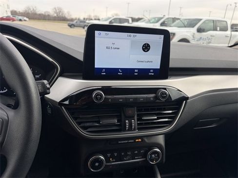 Used 2020 Ford Escape SE image 24