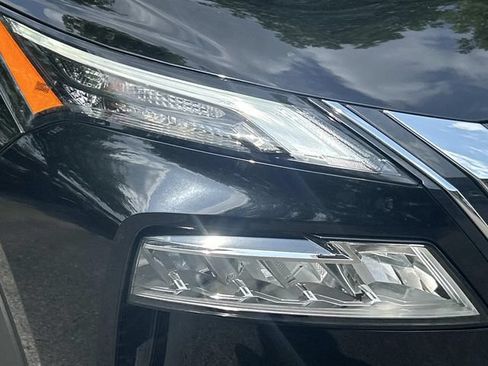 Used 2023 Nissan Rogue SV FWD image 10