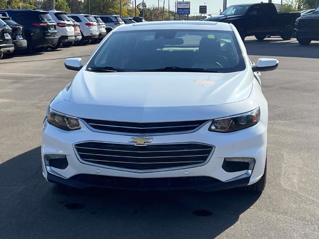 Used 2017 Chevrolet Malibu LT w/ Leather Package FWD image 9