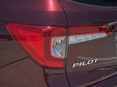 Used 2021 Honda Pilot Touring image 6