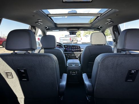 Used 2026 Chevrolet Traverse High Country FWD image 15