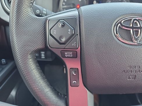 Used 2022 Toyota Tacoma TRD Off-Road image 23