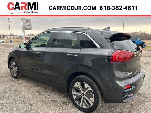 Used 2022 Kia Niro EX Premium w/ Cold Weather Package image 4