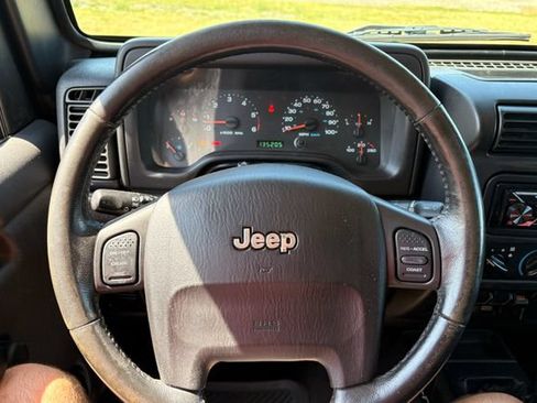 Used 2005 Jeep Wrangler Rubicon w/ Security Group AWD/4WD image 23
