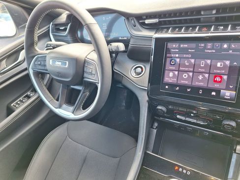 Used 2025 Jeep Grand Cherokee L Laredo w/ Luxury Tech Group I AWD/4WD image 32