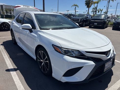 Used 2019 Toyota Camry SE w/ Protection Package (Q2) image 1