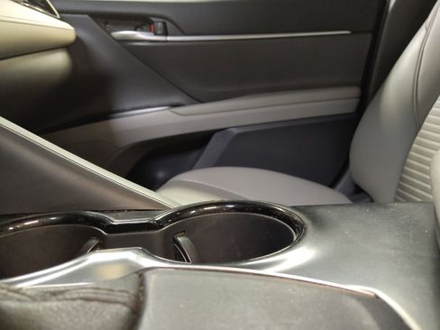 Used 2020 Toyota Camry SE image 26