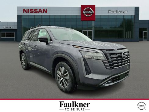 New 2026 Nissan Pathfinder SL image 1