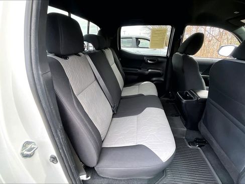 Used 2023 Toyota Tacoma TRD Off-Road AWD/4WD image 18