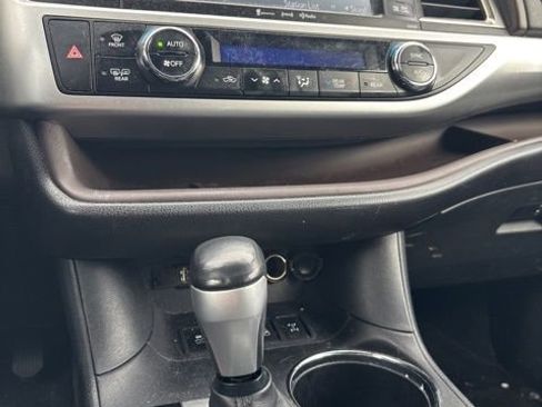 Used 2016 Toyota Highlander XLE image 18