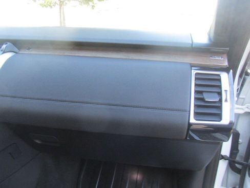 Used 2018 Land Rover Discovery HSE image 75