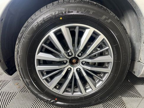 Used 2024 Nissan Armada SL image 11