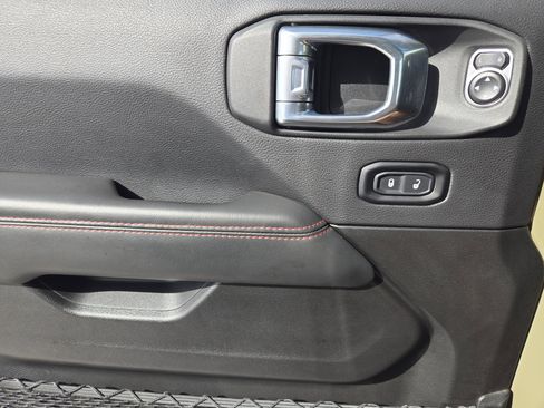 Used 2025 Jeep Wrangler Unlimited Rubicon image 25