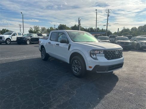 New 2025 Ford Maverick XLT image 3