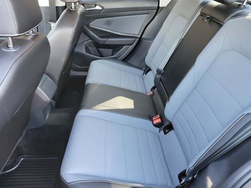 Used 2025 Volkswagen Jetta SE image 6