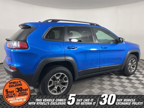 Used 2020 Jeep Cherokee Trailhawk image 4