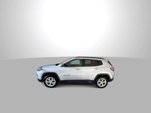 Used 2024 Jeep Compass Latitude AWD/4WD image 5