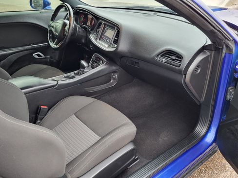 Used 2021 Dodge Challenger R/T w/ Blacktop Package image 9