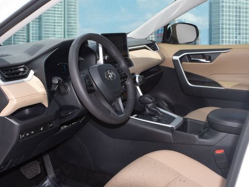 Used 2024 Toyota RAV4 XLE image 15