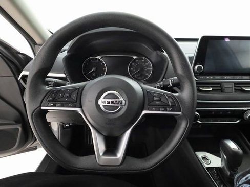 Used 2022 Nissan Altima 2.5 SV image 11