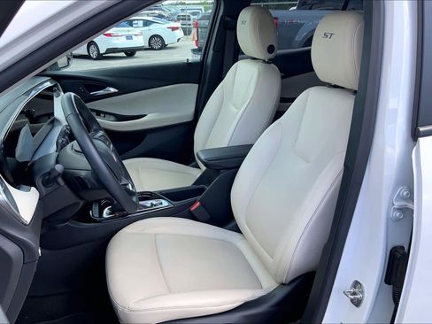 Used 2024 Buick Encore GX Sport Touring w/ Experience Buick Package AWD/4WD image 8